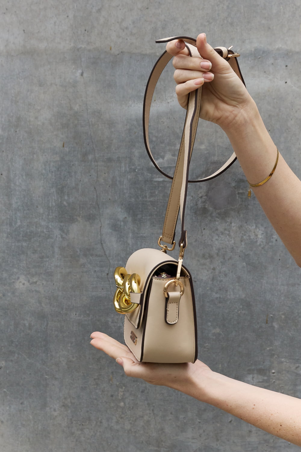 Nicole Lee USA Lexi Chain Detail Crossbody Bag Trendsi