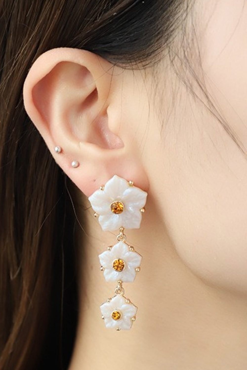 Contrast Resin Flower Earrings Trendsi