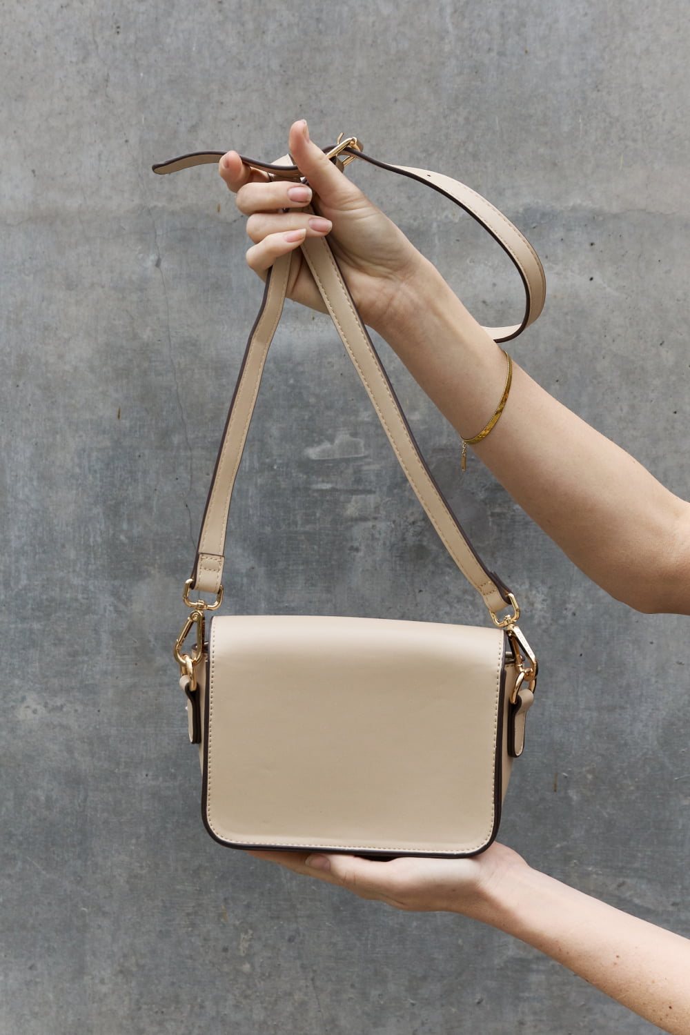 Nicole Lee USA Lexi Chain Detail Crossbody Bag Trendsi